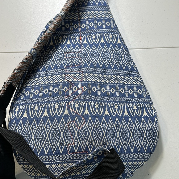 Kavu Out Foxed Printed Rope Sling Bag Canvas approx. 11"x19" - Picture 6 of 8